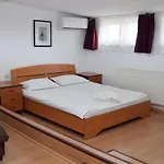Ada 3*