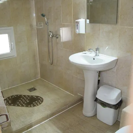 Ada Guest house *