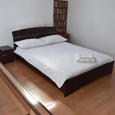 Ada * Bukareszt