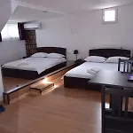 Ada 3*
