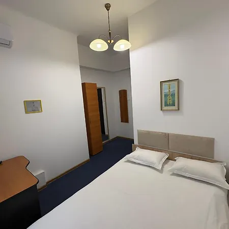 בית הארחה Ada